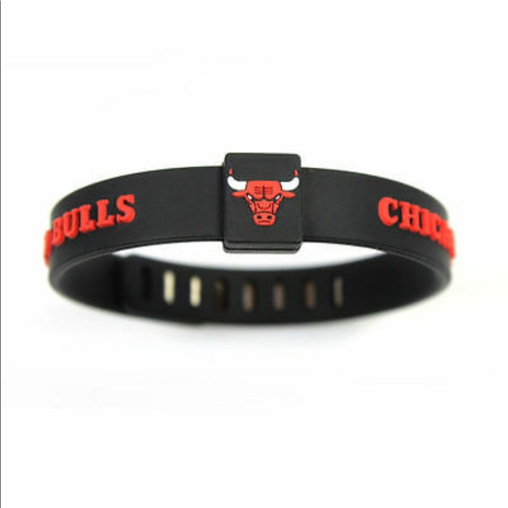 2 Silicone bracelets.